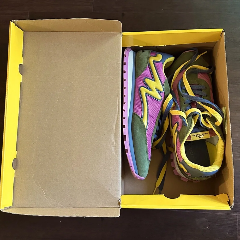 Sneakers - Picture 1 of 7